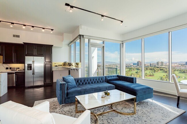 Building Photo - Fully Furnished High Rise with Wynn Golf Course Views!