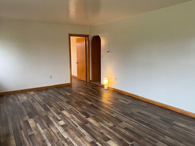 Building Photo - ALL UTILITIES INCLUDED 2 bedroom 1 bathroo...