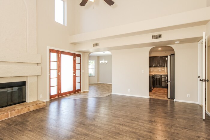 Building Photo - 7712 W Behrend Dr