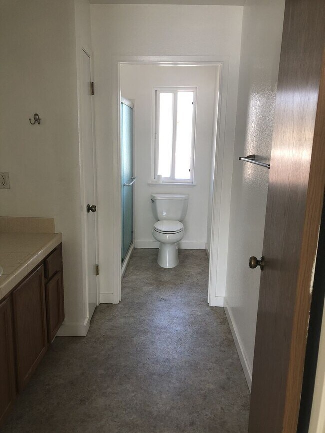 Building Photo - Coastal Living in Sought-After Twin Lakes ...