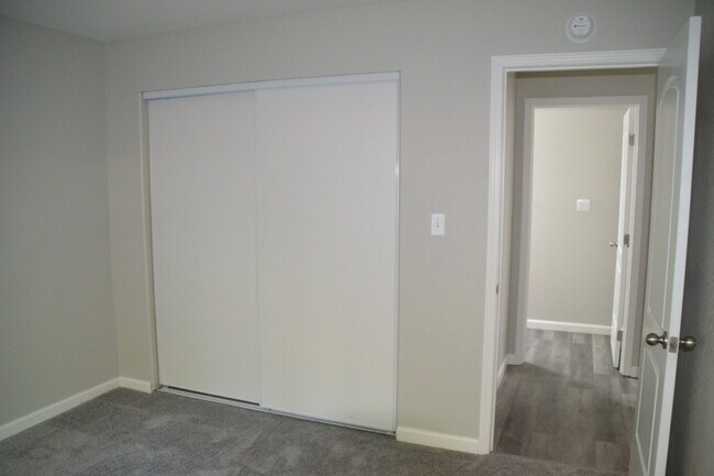 Building Photo - Thompson Apartments