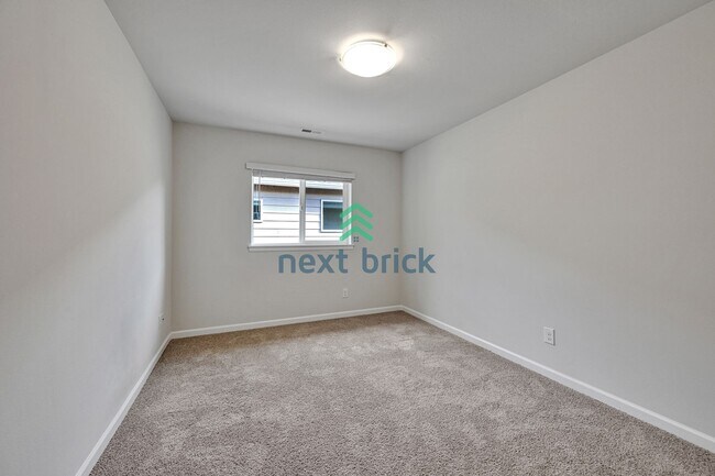 Building Photo - Bothell 5BR 3Bath-on a quiet neighborhood with smart upgrades + EV charging