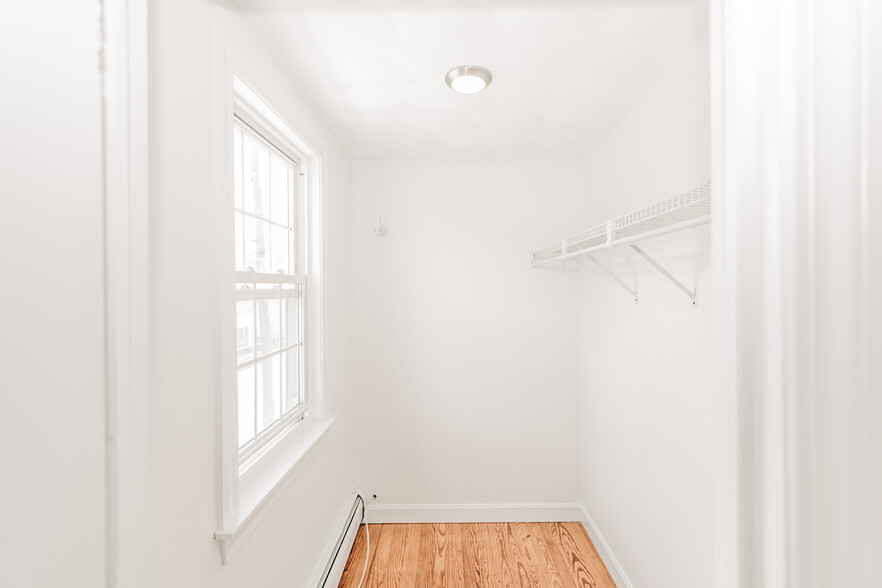 walk-in closet - 31 Catherine St