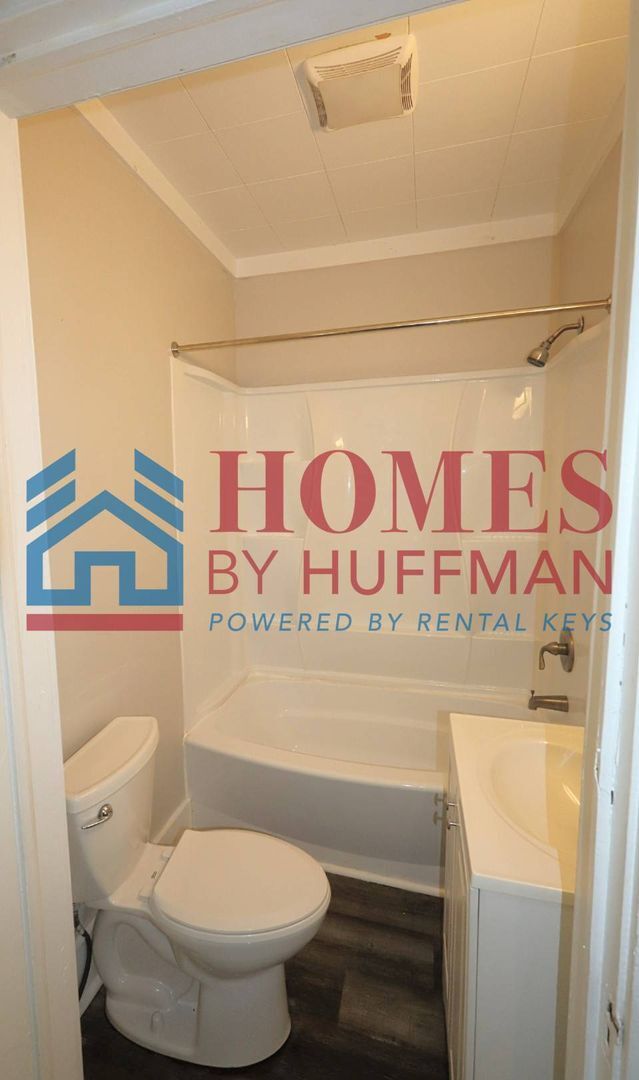 Building Photo - Two Bedroom House | Two Bathrooms