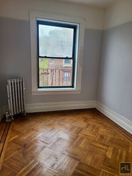Building Photo - 4BR 1BA Plus Size Rent Stabilized Pre War Corner Unit in Ditmas Park