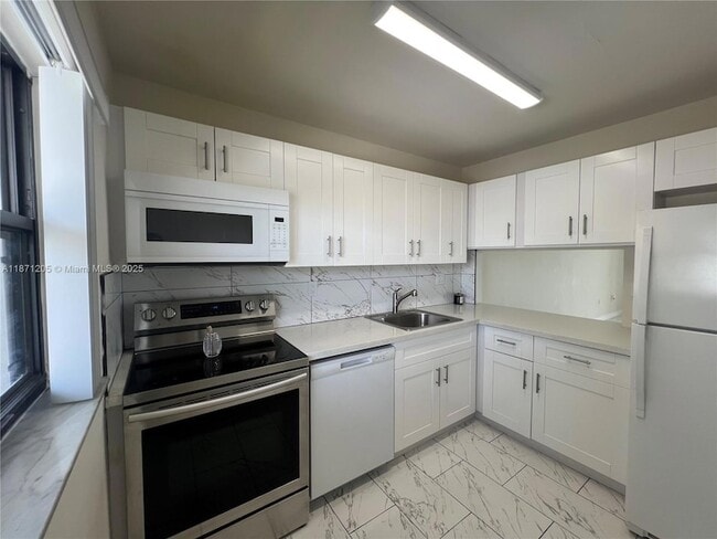 Building Photo - 480 W Park Dr