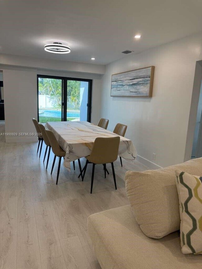 Building Photo - 2227 Roosevelt St