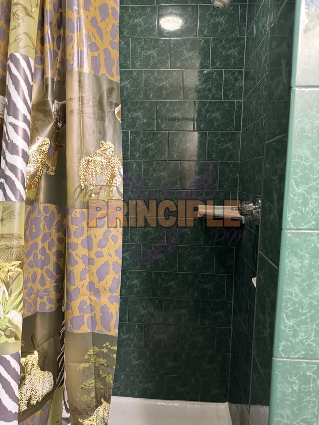 Building Photo - 15 Penney Lane