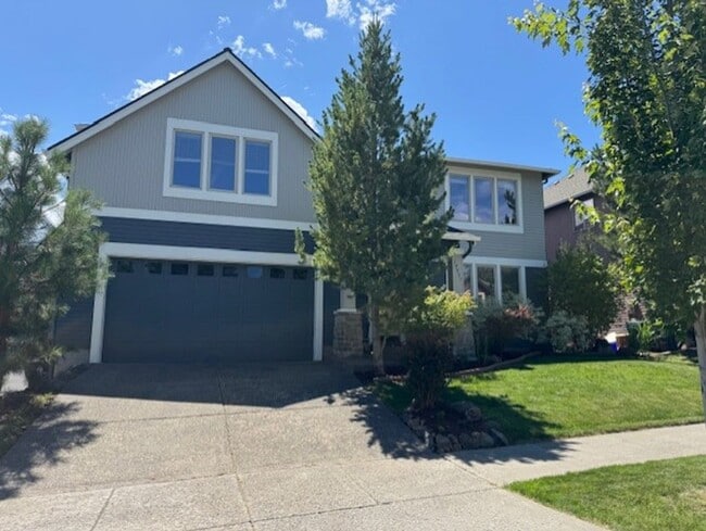 Primary Photo - Large Home SW Bend