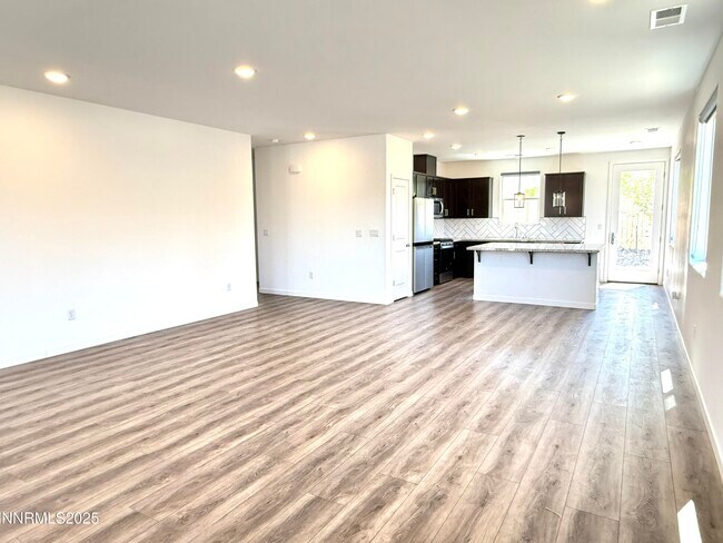 Building Photo - 556 Vaquero Ct