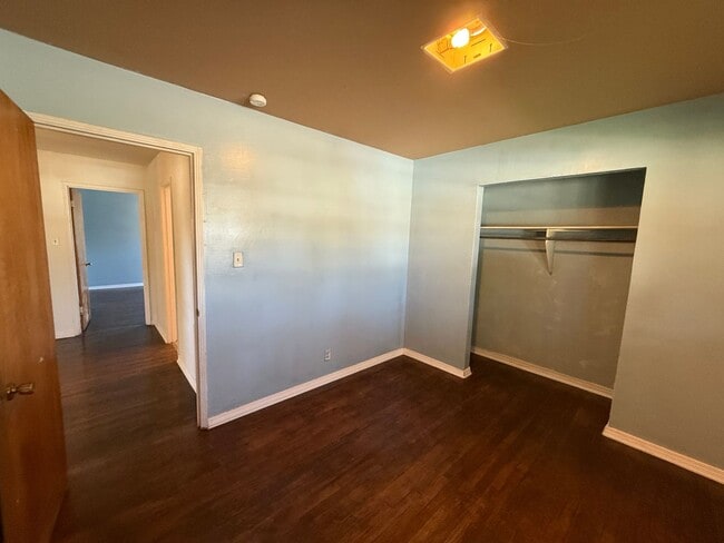 Building Photo - 4 Bed 2 Bath Home! In Highland School Dist...