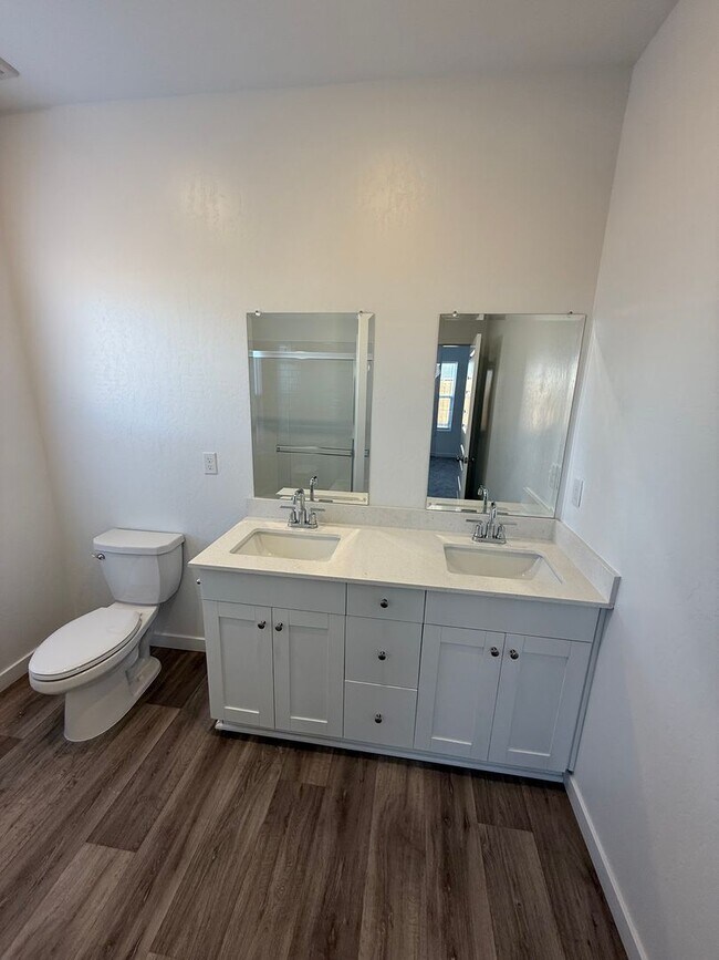 Building Photo - 7429 Sunshine Grv Dr