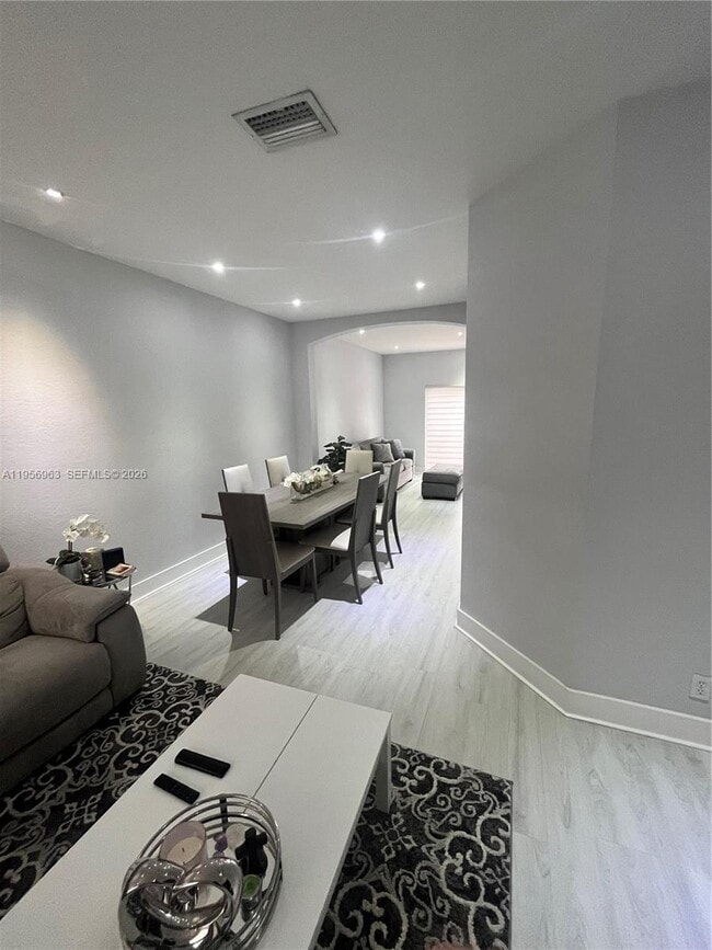 Building Photo - 4746 Lago Vista Dr