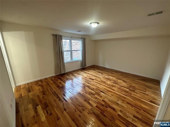 Building Photo - 283-285 Morris Avenue Unit