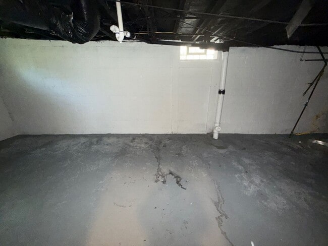 Building Photo - Fully Renovated 3-Bedroom Home – Move-In R...