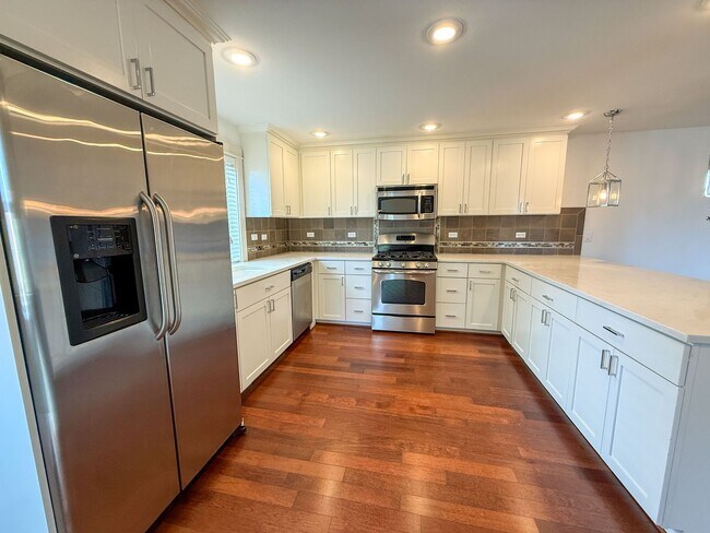 Building Photo - 3Bd/2.5Ba Seattle Townhouse