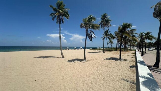 Building Photo - 625 Antioch Ave