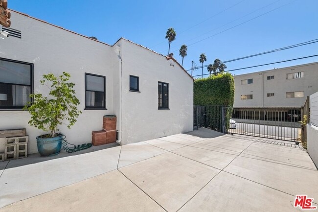 Building Photo - 601 Hayworth Ave