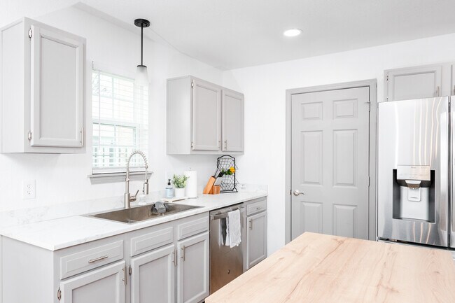 Building Photo - 1975 W Deane St