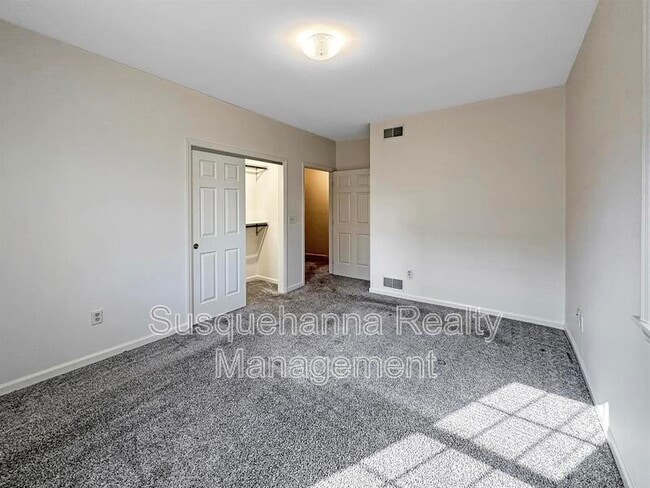 Building Photo - 339 E Derry Rd