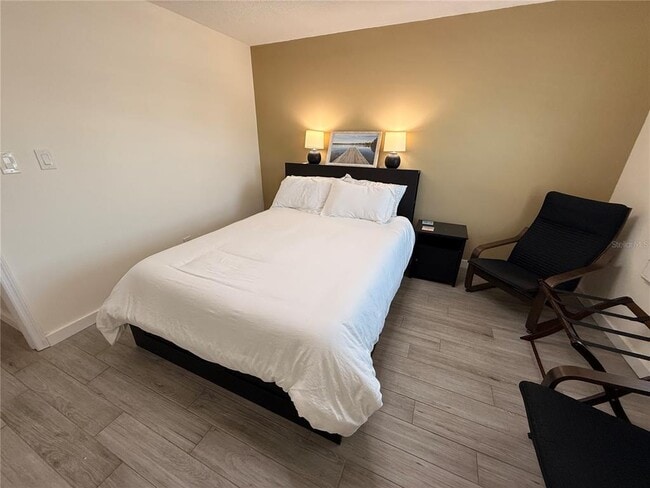 Building Photo - 4942 Coquina Key Dr SE