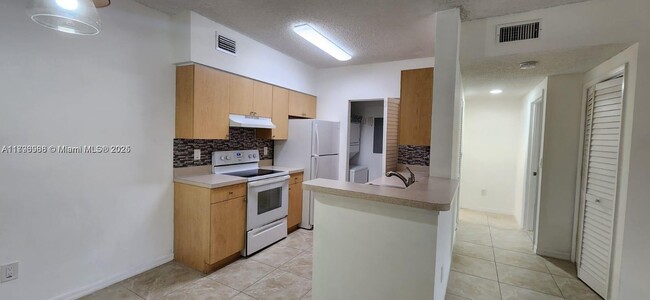 Building Photo - 10342 Fox Trail Rd S