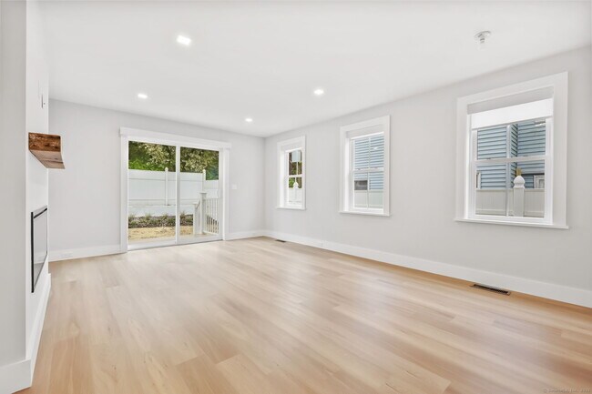 Building Photo - 7 Cos Cob Ave