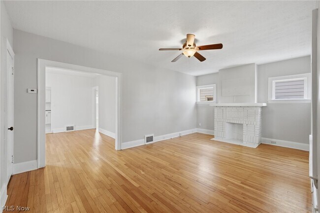 Building Photo - 2058 Wascana Ave