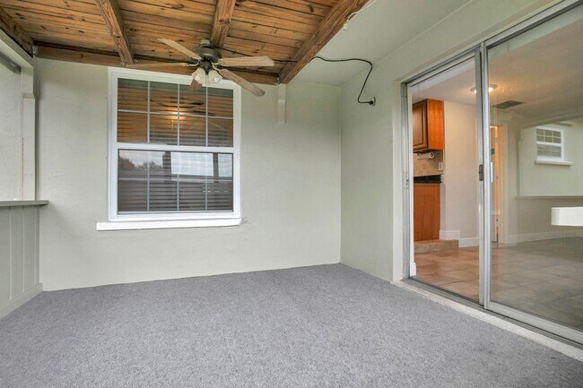 Building Photo - 557 Buckingham Ave