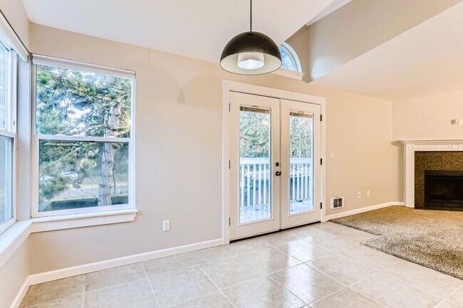 Building Photo - AVAILABLE AUGUST 1, 2026 >> Stunning 2BR/2BA Condo For Rent in Bellevue!! W/S/G Included!!!