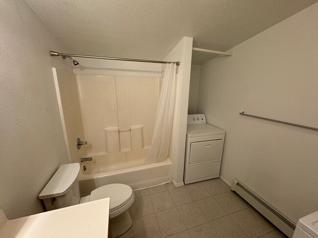 Building Photo - 5800 E Beaver Ave