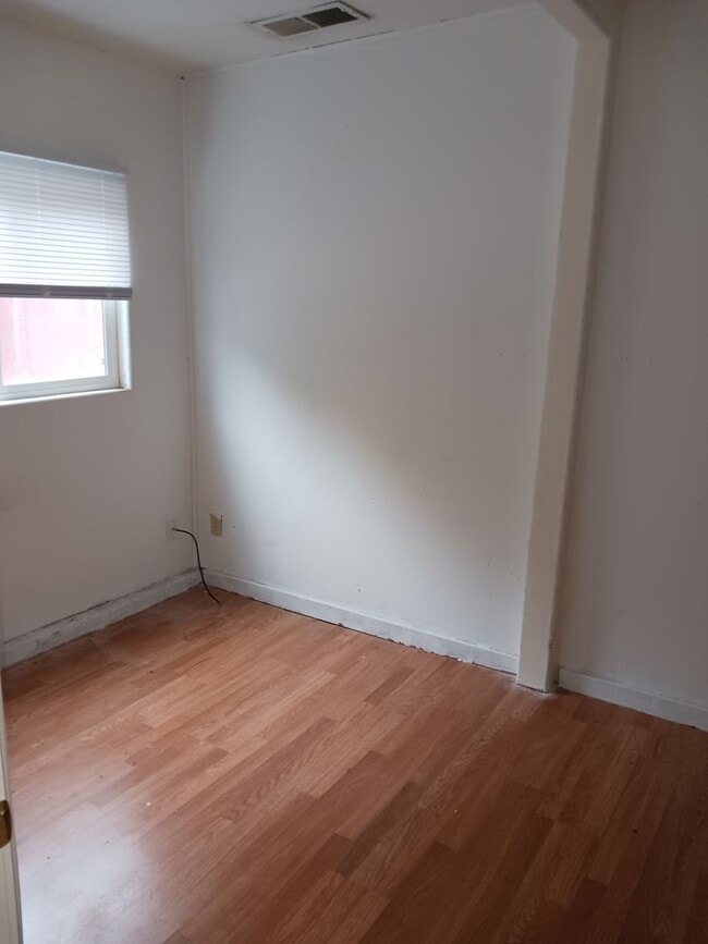 Building Photo - Albany Apartments