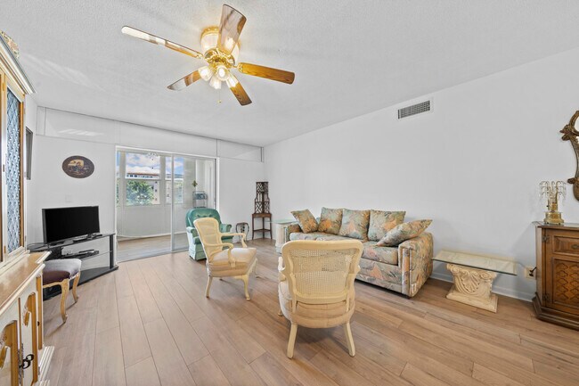 Primary Photo - 230 NE 26th Ave