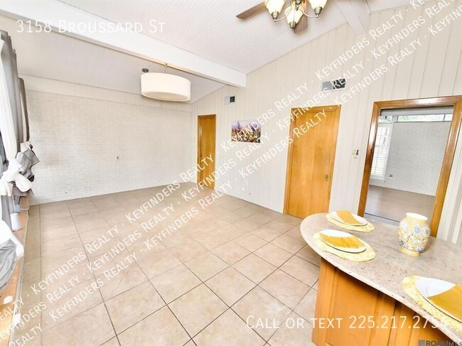 Building Photo - 3158 Broussard St