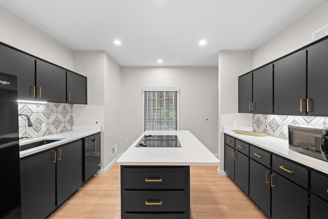 Building Photo - 211 Wendwood Dr
