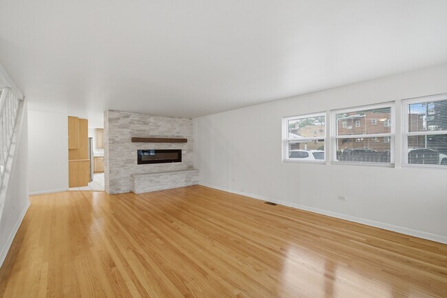 Building Photo - 114 N Lancaster St