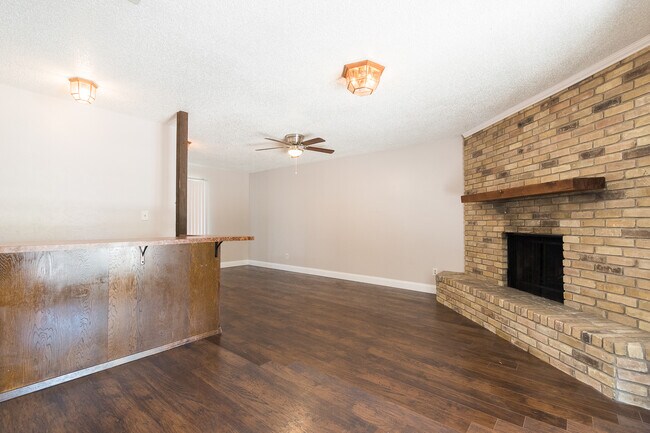 Building Photo - 6912 Clearglen Dr