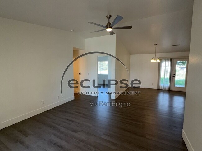 Building Photo - 560 Huntington Point Ln