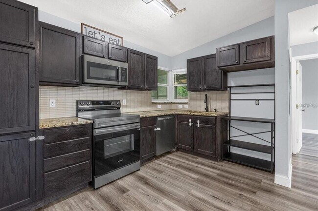 Building Photo - 1502 Daroca Dr