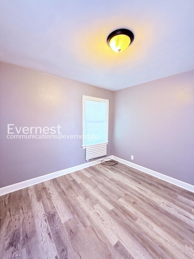 Building Photo - 9460 Wayburn St