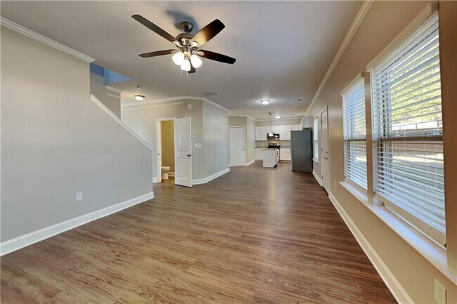 Building Photo - 122 Dynasty Ln