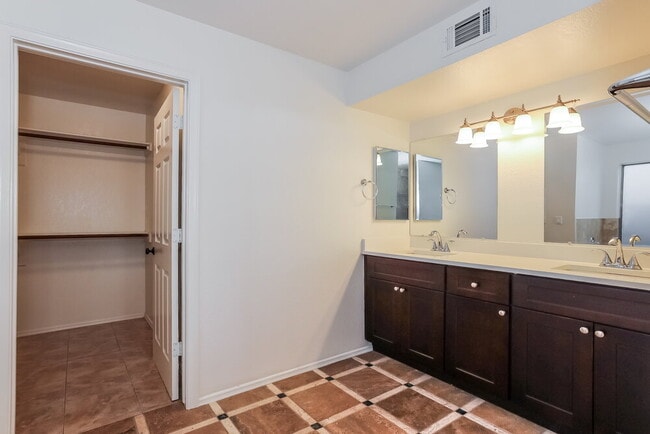 Building Photo - 8841 W Villa Rita Dr