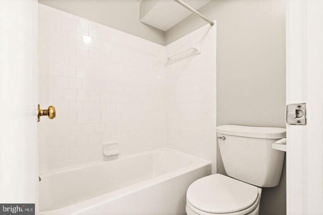 Building Photo - 4401 Pembrook Village Dr