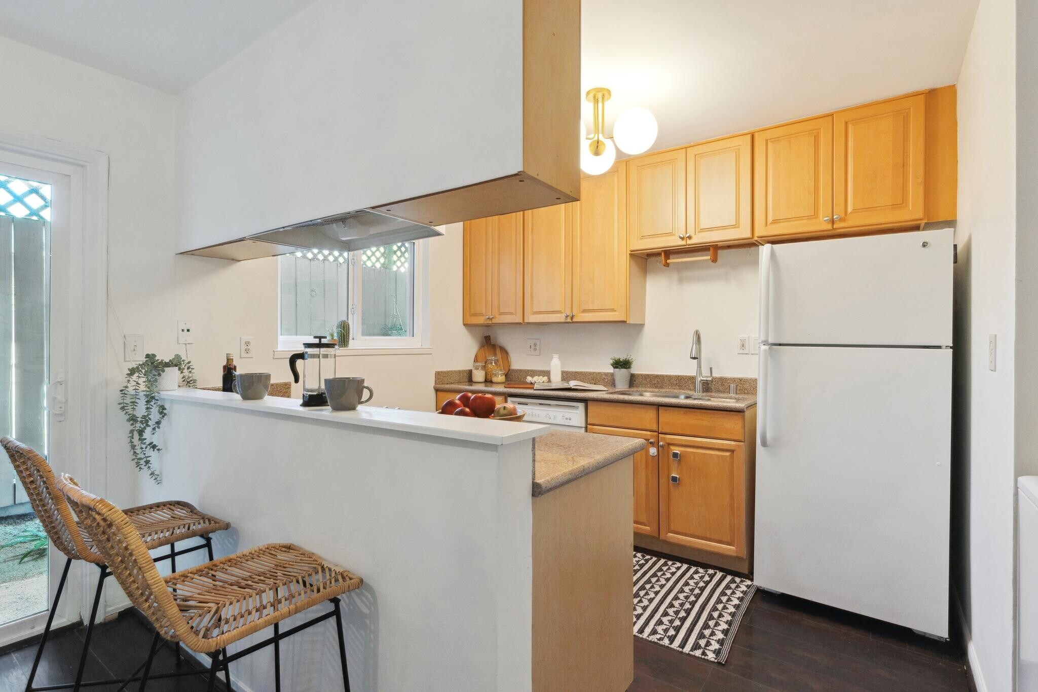 Building Photo - 6211 Telegraph Ave