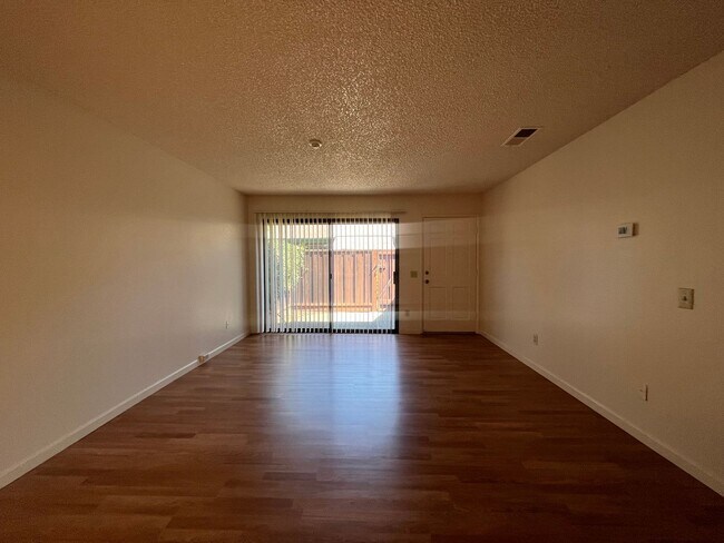 Building Photo - PURE Property Management Presents: Inviting single story two-bedroom condo in Rohnert Park!