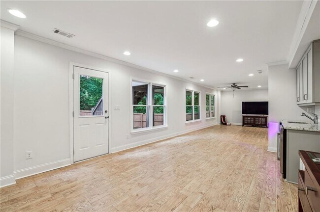 Building Photo - 2585 Drew Valley Rd NE