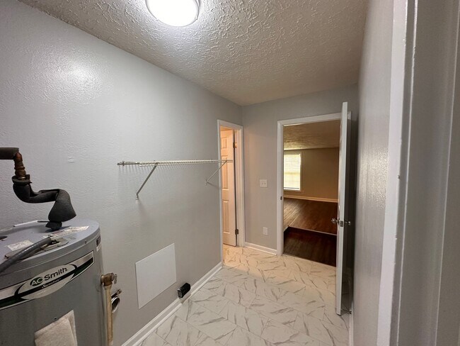 Building Photo - 4446 Aristocrat Ln