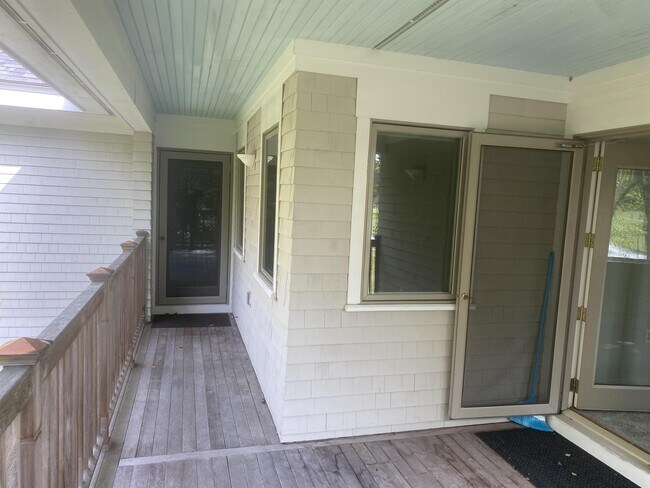 Building Photo - 49 Springbrook Dr