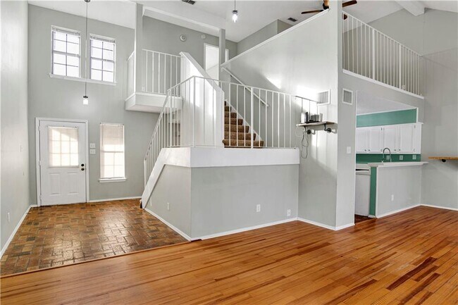 Building Photo - 5900 Grelot Rd