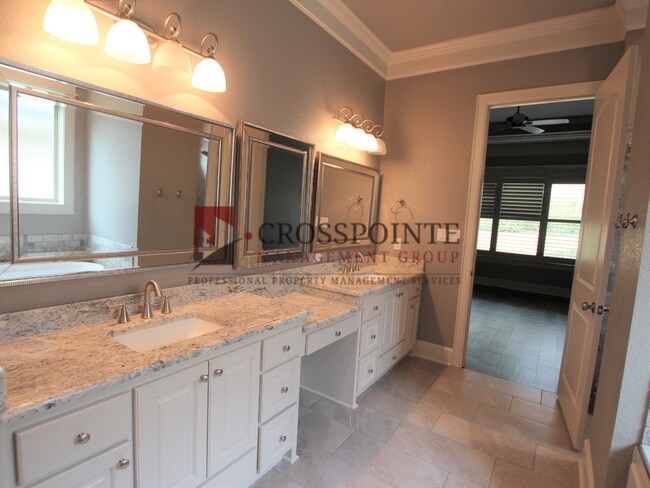 Building Photo - Gorgeous 3 bed 2 bath home in Hadley Court!